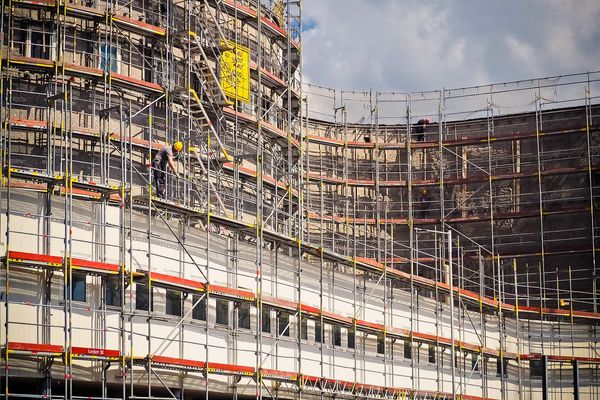 Rola pośrednika nieruchomości w procesie sprzedaży domu